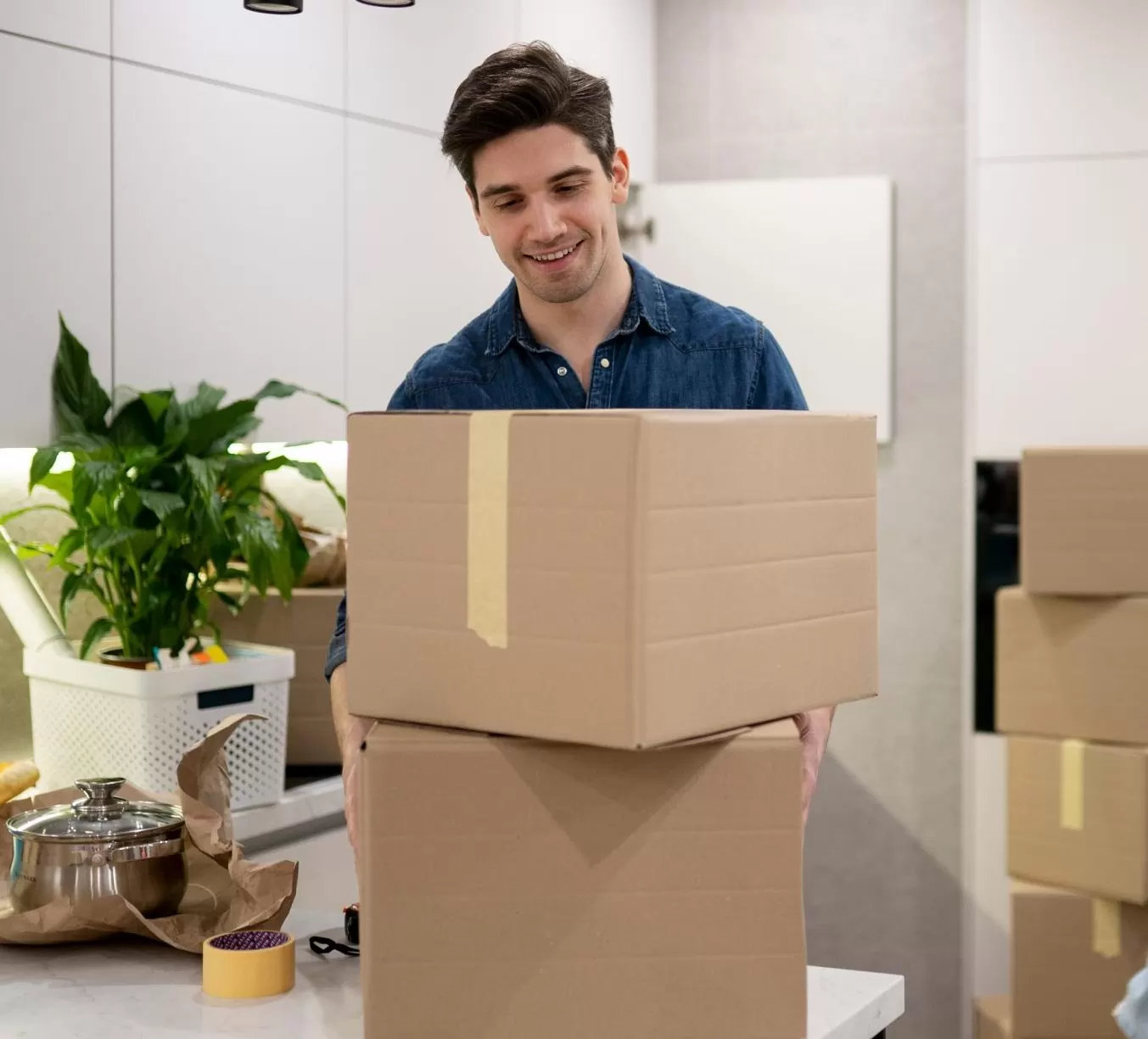 man-handling-boxes